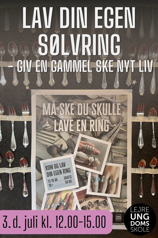 Billede af sølv-te-skeer der hænger på en væg med en plakat foran med teksten MÅ-SKE DU SKULLE LAVE EN RING